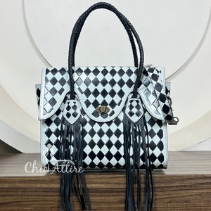 Bolso de mano con flecos de tablero de ajedrez en blanco y negro, bolso de hombro con asa trenzada de cuero, bolso de mano de estilo occidental para mujer - Product Image 1