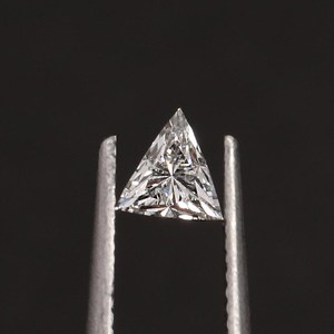 Corte triangular de diamante cultivado en laboratorio suelto para 2,01 quilates con certificado IGI para joyería de fabricación de anillos de boda de compromiso - Product Image 3