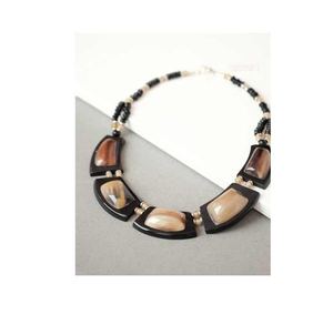 Collier vintage en corne de buffle de forme personnalisée pour femmes, fabriqué à la main, perle, diamant, os, élégance inspirée de la nature pour les fiançailles - Product Image 6