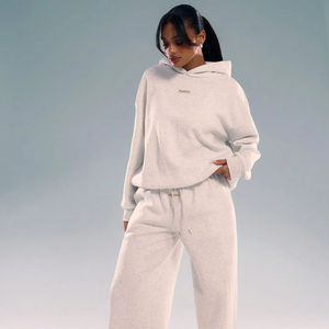 Conjunto Deportivo Informal para Mujer, Ropa de Gimnasio, Atuendo Deportivo para Calle, Diseñado para Estilo, Comodidad y Rendimiento - Product Image 1