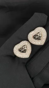 Nueva colección de pendientes de joyería de moda de oro rosa de 18 quilates en forma de corazón de cristal de diamante móvil para bodas y fiestas - Product Image 4