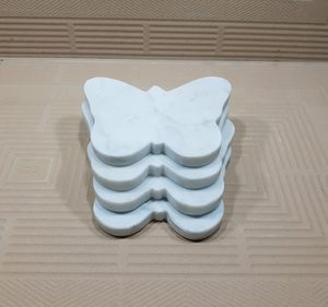 Posavasos de mármol blanco elegantes modernos de lujo inspirados en la naturaleza Diseño de mariposa Premium Esteras y almohadillas de mesa sofisticadas y elegantes - Product Image 2