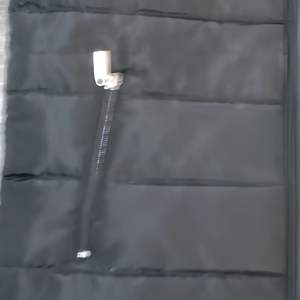 Chaqueta acolchada negra con capucha para hombre, 100% poliéster, ligera, 200 GSM, con cremallera frontal, manga larga, chaqueta informal para hombre - Product Image 6