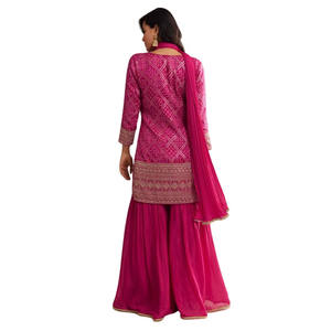 Magnifique ensemble Sharara en soie Bandhani Zardosi rose pour les mariages, les fêtes Sangeet et les événements culturels traditionnels - Product Image 2