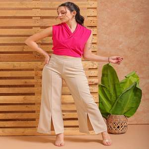 Haut court d'été élégant personnalisé à col en V pour femmes, vêtements en acrylique faits à la main avec décorations de boutons en dentelle, tissu tissé lavable - Product Image 4