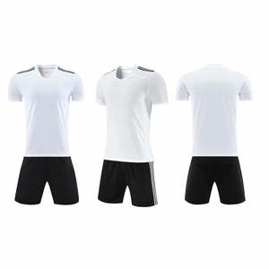 Dernier modèle de la meilleure collection Maillot et pantalon de football réversible confortable Chemise à manches courtes pour l'extérieur Uniforme de football - Product Image 2