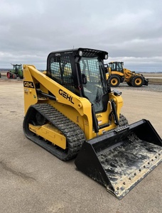Chargeuse compacte sur chenilles Gehl RT165 de premier ordre avec moteur Yanmar et puissance de levage élevée pour les travaux de construction et agricoles - Product Image 3