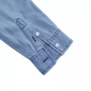 บริการขายส่งแบบ OEM เสื้อเชิ้ตยีนส์ลำลองผู้ชาย ผ้าฝ้าย 100% คุณภาพสูง รับทำโลโก้ ดีไซน์คลาสสิก แขนยาว ระบายอากาศได้ดี แห้งเร็ว - Product Image 3
