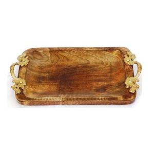 Plateau de service en bois au design unique de taille personnalisée avec poignée en métal Caractéristiques décoratives en acier inoxydable et laiton pour usage domestique - Product Image 3