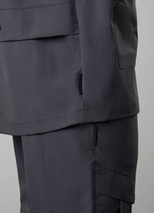 Joggers negros de tela elástica de cuatro vías de alta calidad para cintura elástica de hombre bolsillos laterales de carga y dos bolsillos ocultos con cremallera - Product Image 6