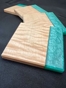 Sous-verres en résine époxy et bois Tapis Sous-verres faits à la main Napperons Personnalisés Sous-verres en bois d'acacia et résine époxy de haute qualité - Product Image 2