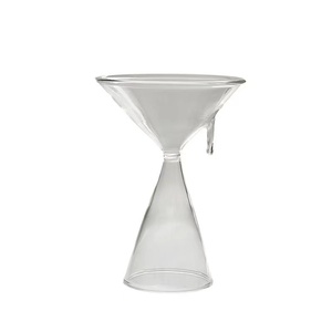 Brûleur d'encens en verre fait main au design minimaliste pour la décoration intérieure et la collection de cendres de la Saint-Valentin - Product Image 1
