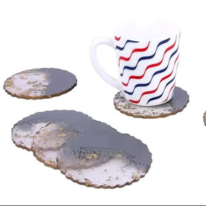 Posavasos de resina de la mejor calidad con diseño de cristal de geoda estilo amor y acentos metálicos para decoración del hogar Artesanía de resina Premium - Product Image 1