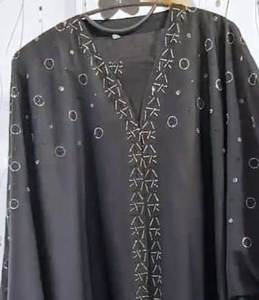 Elegante ropa tradicional musulmana para mujeres Modesto estilo Abaya Hermoso trabajo hecho a mano que incluye un accesorio: un accesorio Islámico - Product Image 3