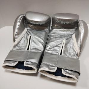 ถุงมือชกมวย MMA แบบ OEM ดีไซน์หนัง สำหรับฝึกซ้อม พร้อมสายรัดข้อมือแบบตีนตุ๊กแก กันน้ำ ระบายอากาศได้ดี ปรับแต่งได้ น้ำหนักเบา - Product Image 3