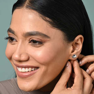 ต่างหูเงินรูปโคลเวอร์ประดับเพชรหรือเพทาย ชุบทอง 14k/18k ดีไซน์ทันสมัยแบบโรสโกลด์ ตัวเรือนทรงสกรู - Product Image 3