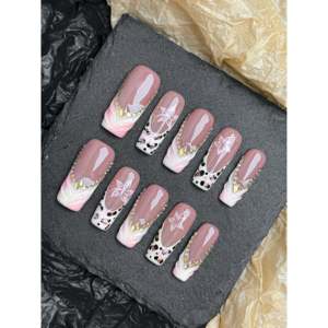 Uñas Postizas Blush Royale, Elegancia sin Esfuerzo - Product Image 1