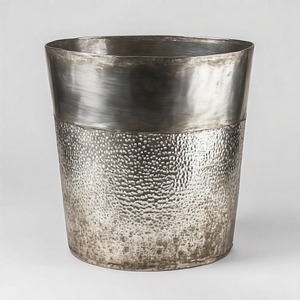 Navire martelé Ocean Mist en finition argentée conçu pour les balcons élégants ou les centres de table d'événements sur mesure - Product Image 1