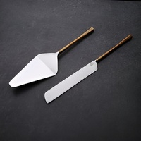 Ensemble de couteau et spatule à gâteau en acier inoxydable de qualité artisanale, 2 pièces, pour gâteaux, tartes et pâtisseries, avec supports et outils, provenant d'Inde