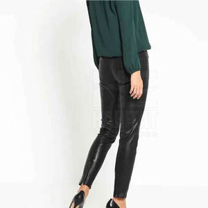 Pantalones de cuero para mujer fabricados en fábrica, en oferta, al por mayor, hechos con la mejor calidad. - Product Image 4