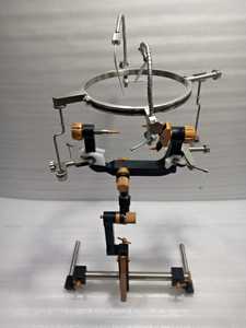 ชุดเครื่องมือผ่าตัดสำหรับศัลยกรรมระบบประสาทชุดสามขา3ขา Leyla เครื่องดึงรั้งศีรษะของสมองส่วนศรีษะ - Product Image 6