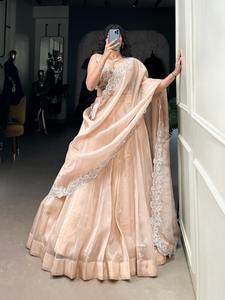 Nouveau 2025 Designer Gold Crush Full Stitched Lehenga Choli Séquence et travail de broderie de fil avec Dupatta India Exporte la qualité - Product Image 3