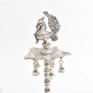 Lampe à huile Peacock Samai avec clochettes, accessoire décoratif élégant - Product Image 2