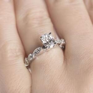 แหวนหมั้นทรงรีเพชรเลี้ยงในห้องปฏิบัติการ ดีไซน์น่ารัก ทองคำขาว สไตล์วินเทจ สำหรับผู้หญิง - Product Image 1