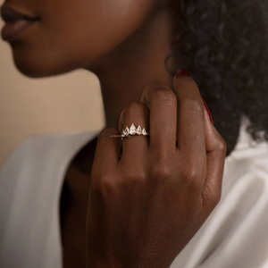 Anillo de boda de oro macizo de 14K, moissanita de corte Pera de 1,36 quilates, cinco piedras compartida de ajuste de punta, anillo de apilamiento a juego antiguo GRA - Product Image 2