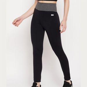 Leggings cruzados de ajuste arrebatado | Tela elástica cepillada suave | Cintura en forma de V | Sin costura frontal | Comodidad para esculpir todos los días - Product Image 6