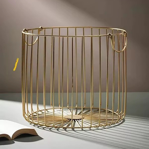 Panier à linge en fer robuste pour les routines de nettoyage ménager, offrant un rangement fiable pour les articles de linge mixtes - Product Image 1