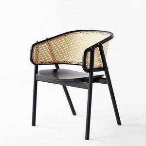 Chaise de salle à manger Kane Arm, design moderne, en teck massif avec rotin, fabrication de haute qualité, confortable pour l'intérieur et l'extérieur. - Product Image 6