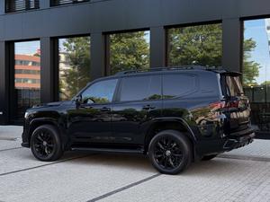 TOYOTA LAND CRUISER J300 NUEVO/USADO, Gasolina, Transmisión Automática, Color Negro, SUV, 305KW - 415HP - Product Image 3