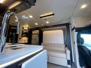 Nuevo R-e-n-e-g-a-d-e Vienna 25DLC 2026 listo para la venta - Product Image 4