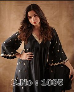 Vêtements indiens ethniques pour femmes Salwar Kameez Georgette pakistanaise, costume à broderie séquentielle, tenue de fête pour mariages - Product Image 4