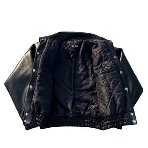 Chaqueta Universitaria de Béisbol Personalizada con Logotipo Bordado en Lona para Hombre, Invierno, con Cuello Alto y Mangas de Cuero, Unisex - Product Image 4