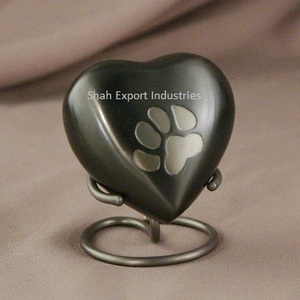 Urna de cremación de recuerdo con estampado de pata en forma de corazón de Metal de Color gris con soporte Decorado Suministros funerarios Urnas de cremación - Product Image 2