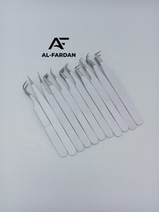 Pince à cils en acier inoxydable blanc mat avec poignée diamantée et pointe nano en fibre pour extensions de cils - Product Image 5