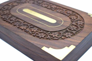 Boîte de rangement et à bijoux en bois de pin religieux faite à la main, écologique, polie, en provenance d'Inde - Product Image 2