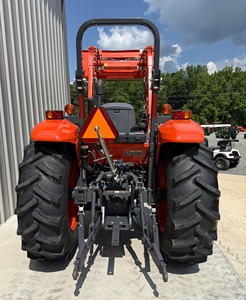 Acheter un tracteur compact Kubota M7060 disponible à la vente avec un moteur haute performance et une qualité de construction durable livraison rapide - Product Image 5