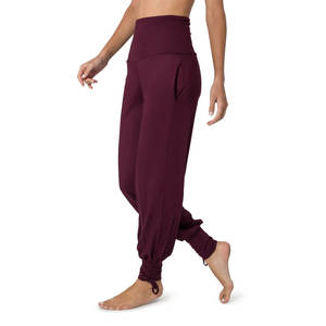 Leggings de sport amples pour femmes, imprimés personnalisés avec strass, en matière respirante, design OEM, coupe extensible, taille haute, idéaux pour l'image de marque de l'équipe - Product Image 2