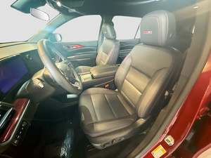 Chevrolet Traverse Z71 AWD SUV 2024, conduite à gauche, avec pneus R20, intérieur foncé, sièges en cuir, transmission automatique, 7 places - Product Image 5