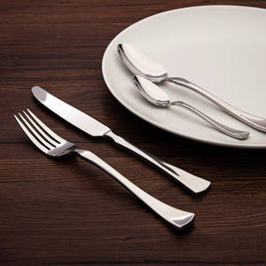 Ensemble de couverts classiques en argent poli, fabriqué en acier inoxydable de haute qualité, offrant des bords lisses et un style de table élégant - Product Image 2