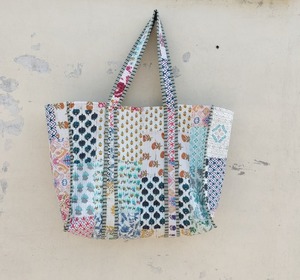 Bolso de mano de lujo Premium con estampado floral Bolso de mano impermeable de fabricación india con forro de lona Hecho en India Exportador - Product Image 4