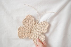 Décor d'enfant en forme de fleur et de papillon en rotin naturel fait à la main au design accrocheur pour la décoration des enfants de la chambre du Vietnam - Product Image 2