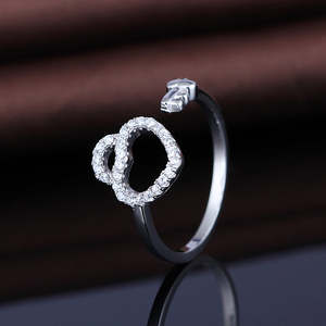 Anello Minimalista Regolabile con Cuore e Chiave in Micro Pavé in Argento Sterling per Fidanzamento - Product Image 2