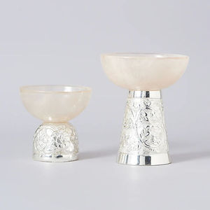 Tazón de Servir de Resina Decorativa de Lujo Hecho a Mano, de la Mejor Calidad, Pulido y Ecológico, con Base de Metal Repujado para Bodas - Product Image 4