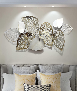 Decoración de pared de metal de hoja dorada y blanca, colgante de pared de Metal botánico 3D de grandes capas, diseño moderno intrincado, precios al por mayor. - Product Image 1