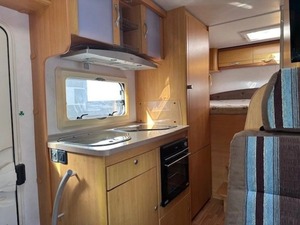 Autocaravana de Lujo LMC Liberty A671G 2013, 6 Plazas, con Cabina Superior, para Camping, en Venta - Product Image 4