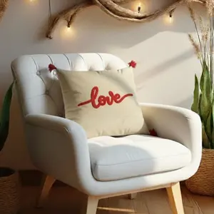 Cojín Cuadrado de Tela de Algodón con Bordado 'Signature Love' Hecho a Mano, Diseño Especial para el Día de San Valentín - Product Image 1